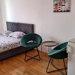 Naki شقة بودغوريتْسا