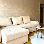 Naki شقة بودغوريتْسا