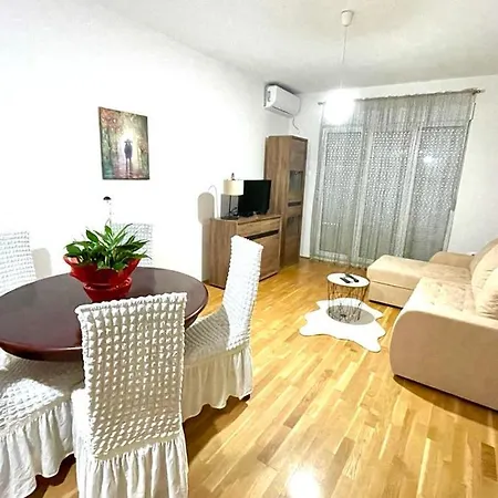 Naki Apartment *